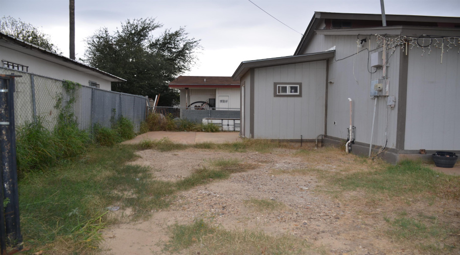 1220 N Diaz Ave, LAREDO, Texas 78043, 1 Bedroom Bedrooms, 3 Rooms Rooms,1 BathroomBathrooms,Residential,For Sale,1220 N Diaz Ave,20260342