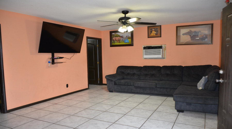 1220 N Diaz Ave, LAREDO, Texas 78043, 1 Bedroom Bedrooms, 3 Rooms Rooms,1 BathroomBathrooms,Residential,For Sale,1220 N Diaz Ave,20260342