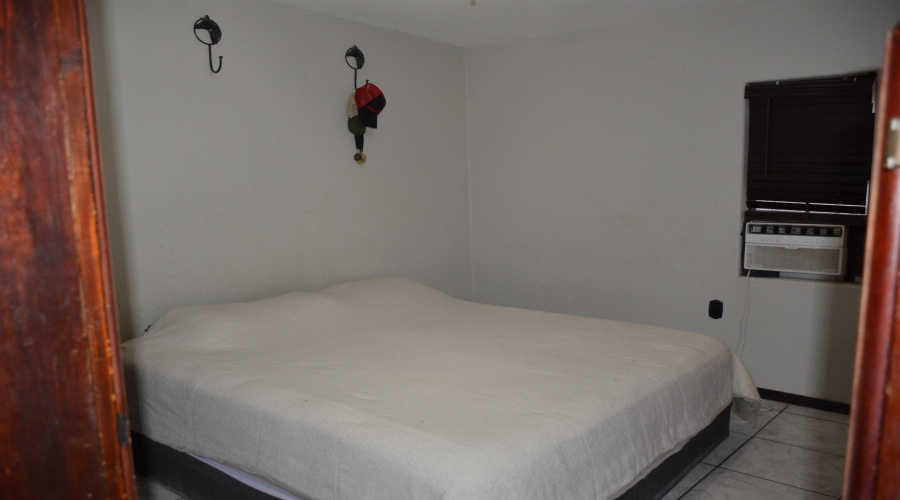 1220 N Diaz Ave, LAREDO, Texas 78043, 1 Bedroom Bedrooms, 3 Rooms Rooms,1 BathroomBathrooms,Residential,For Sale,1220 N Diaz Ave,20260342