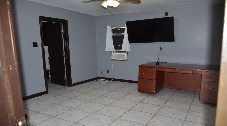 1220 N Diaz Ave, LAREDO, Texas 78043, 1 Bedroom Bedrooms, 3 Rooms Rooms,1 BathroomBathrooms,Residential,For Sale,1220 N Diaz Ave,20260342