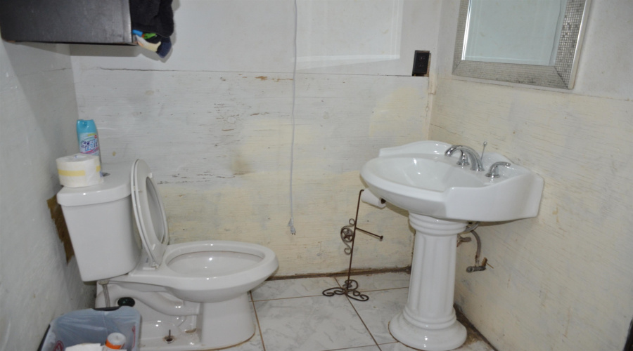 1220 N Diaz Ave, LAREDO, Texas 78043, 1 Bedroom Bedrooms, 3 Rooms Rooms,1 BathroomBathrooms,Residential,For Sale,1220 N Diaz Ave,20260342