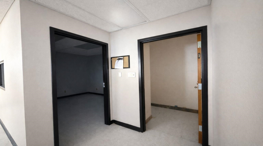 5502 San Bernardo Ave, Laredo, Texas 78041, ,4 BathroomsBathrooms,Commercial retail/office,For Rent,5502 San Bernardo Ave,20260347