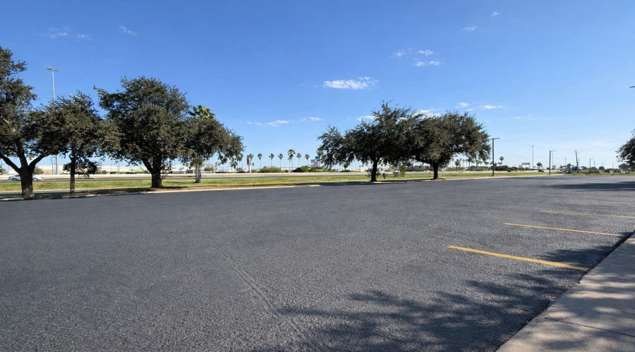 5502 San Bernardo Ave, Laredo, Texas 78041, ,4 BathroomsBathrooms,Commercial retail/office,For Rent,5502 San Bernardo Ave,20260347