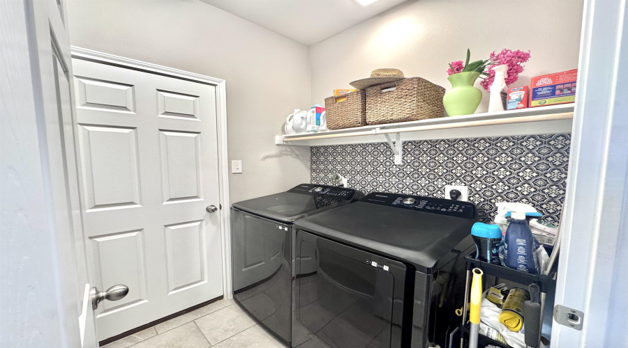 9941 Rosary, Laredo, Texas 78045, 4 Bedrooms Bedrooms, 9 Rooms Rooms,3 BathroomsBathrooms,Residential,For Sale,9941 Rosary,20260346