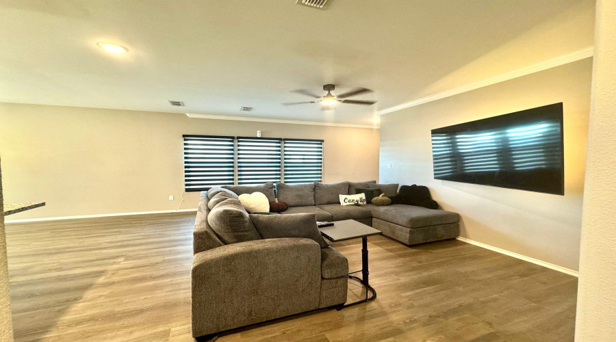 9941 Rosary, Laredo, Texas 78045, 4 Bedrooms Bedrooms, 9 Rooms Rooms,3 BathroomsBathrooms,Residential,For Sale,9941 Rosary,20260346