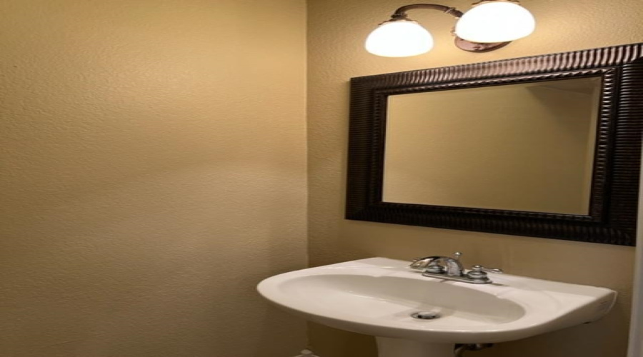 1609 Saldana Ave, LAREDO, Texas 78041, 3 Bedrooms Bedrooms, 5 Rooms Rooms,2 BathroomsBathrooms,Residential,For Rent,1609 Saldana Ave,20260349