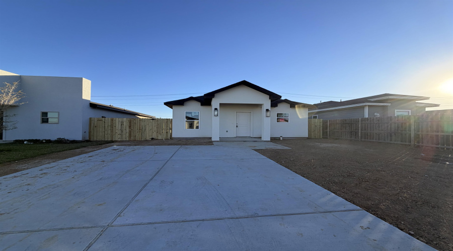 2917 Earthhaven Dr., Laredo, Texas 78046, 3 Bedrooms Bedrooms, 5 Rooms Rooms,2 BathroomsBathrooms,Residential,For Sale,2917 Earthhaven Dr.,20260353