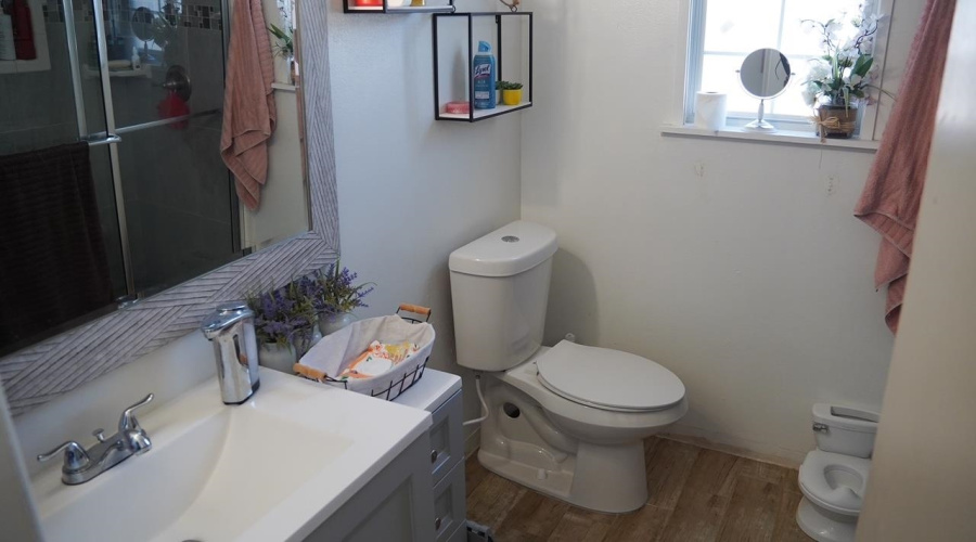 210 E Clayton St, Hebbronville, Texas 78361, 3 Bedrooms Bedrooms, 7 Rooms Rooms,2 BathroomsBathrooms,Residential,For Sale,210 E Clayton St,20260354