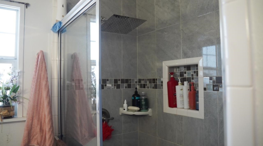 210 E Clayton St, Hebbronville, Texas 78361, 3 Bedrooms Bedrooms, 7 Rooms Rooms,2 BathroomsBathrooms,Residential,For Sale,210 E Clayton St,20260354