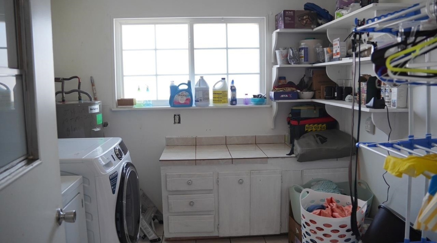 210 E Clayton St, Hebbronville, Texas 78361, 3 Bedrooms Bedrooms, 7 Rooms Rooms,2 BathroomsBathrooms,Residential,For Sale,210 E Clayton St,20260354