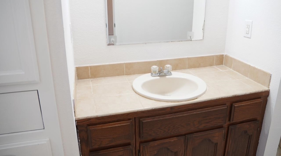 710 W Viggo St, Hebbronville, Texas 78361, 3 Bedrooms Bedrooms, 5 Rooms Rooms,2 BathroomsBathrooms,Residential,For Sale,710 W Viggo St,20260355