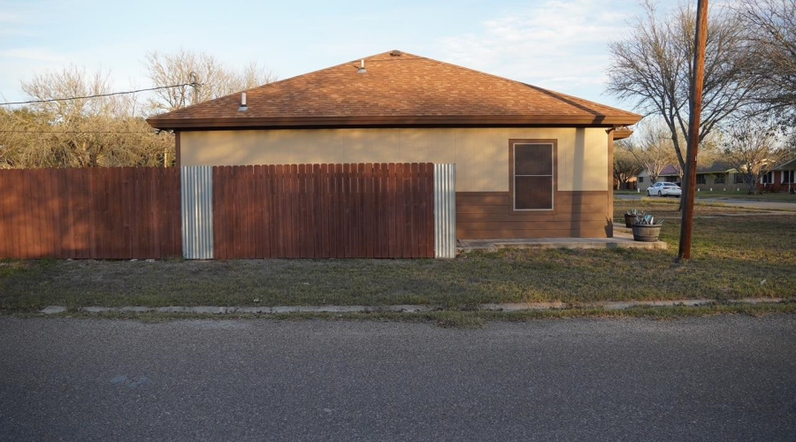 710 W Viggo St, Hebbronville, Texas 78361, 3 Bedrooms Bedrooms, 5 Rooms Rooms,2 BathroomsBathrooms,Residential,For Sale,710 W Viggo St,20260355