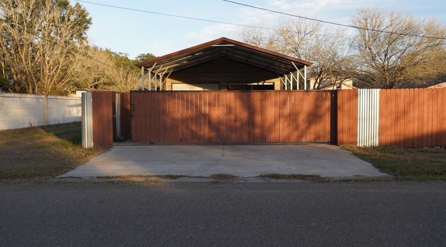 710 W Viggo St, Hebbronville, Texas 78361, 3 Bedrooms Bedrooms, 5 Rooms Rooms,2 BathroomsBathrooms,Residential,For Sale,710 W Viggo St,20260355