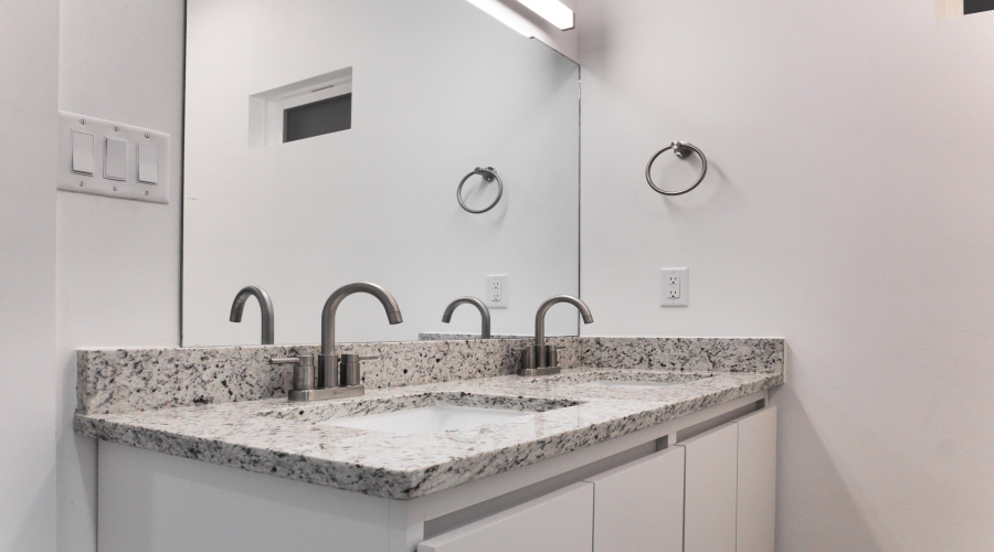 5017 Servando Dr, Laredo, Texas 78046, 2 Bedrooms Bedrooms, 5 Rooms Rooms,2 BathroomsBathrooms,Residential,For Sale,5017 Servando Dr,20260357