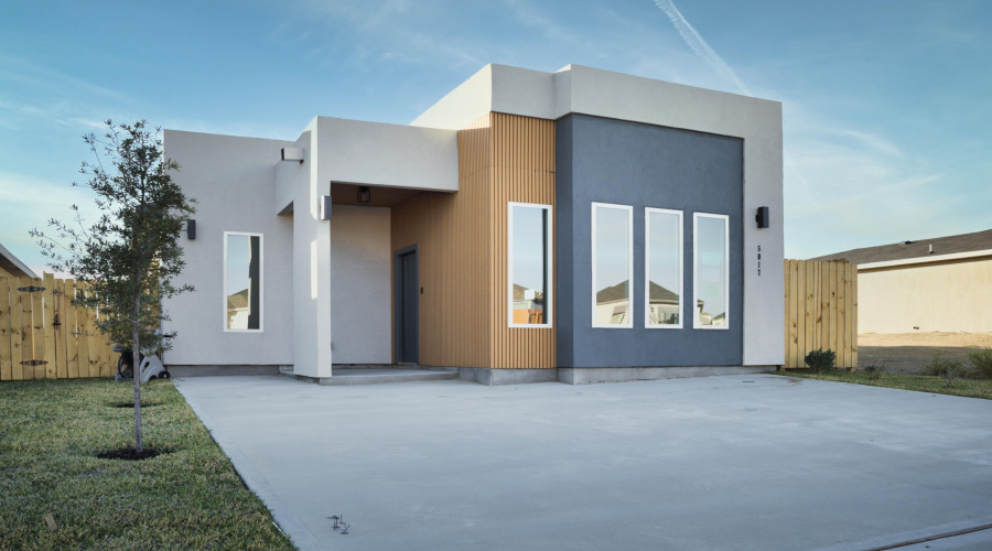 5017 Servando Dr, Laredo, Texas 78046, 2 Bedrooms Bedrooms, 5 Rooms Rooms,2 BathroomsBathrooms,Residential,For Sale,5017 Servando Dr,20260357