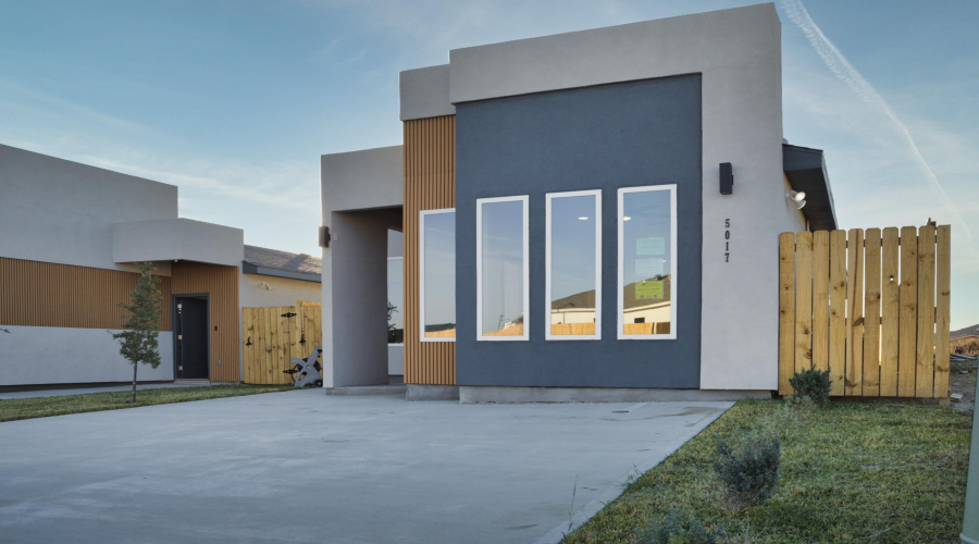 5017 Servando Dr, Laredo, Texas 78046, 2 Bedrooms Bedrooms, 5 Rooms Rooms,2 BathroomsBathrooms,Residential,For Sale,5017 Servando Dr,20260357