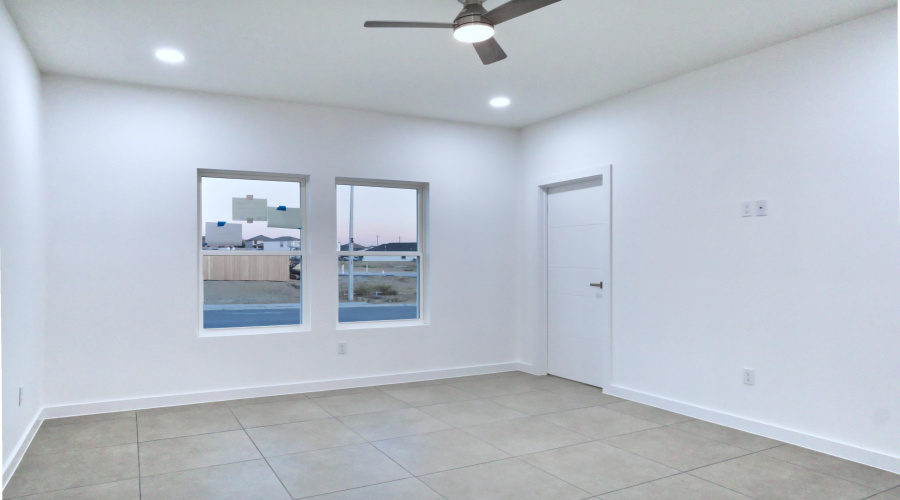 5019 Servando Dr, Laredo, Texas 78046, 3 Bedrooms Bedrooms, 5 Rooms Rooms,2 BathroomsBathrooms,Residential,For Sale,5019 Servando Dr,20260358