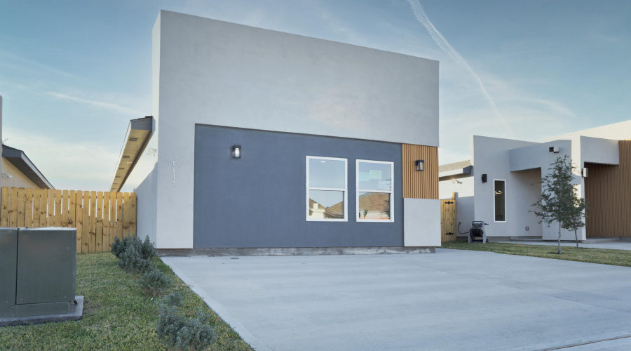 5019 Servando Dr, Laredo, Texas 78046, 3 Bedrooms Bedrooms, 5 Rooms Rooms,2 BathroomsBathrooms,Residential,For Sale,5019 Servando Dr,20260358