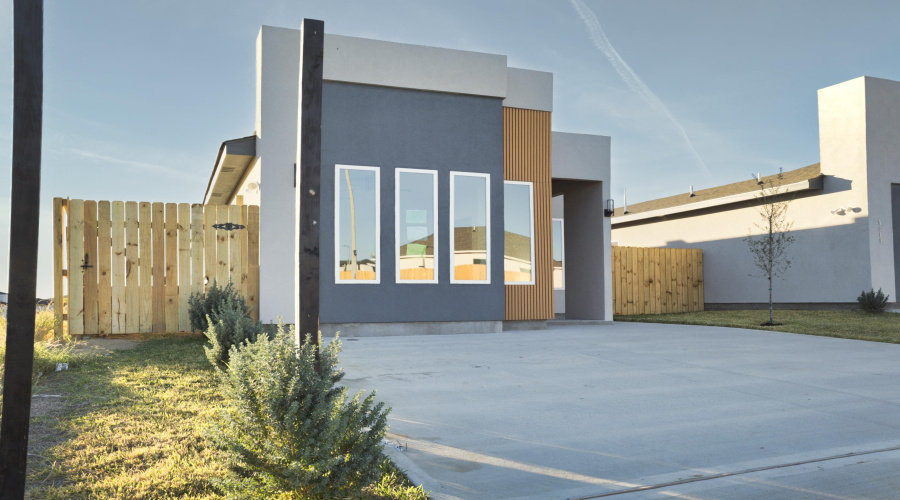 5021 Servando Dr, Laredo, Texas 78046, 3 Bedrooms Bedrooms, 5 Rooms Rooms,2 BathroomsBathrooms,Residential,For Sale,5021 Servando Dr,20260359