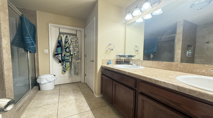 4703 Rock Creek Cir, Laredo, Texas 78041, 3 Bedrooms Bedrooms, 5 Rooms Rooms,2 BathroomsBathrooms,Residential,For Sale,4703 Rock Creek Cir,20260361