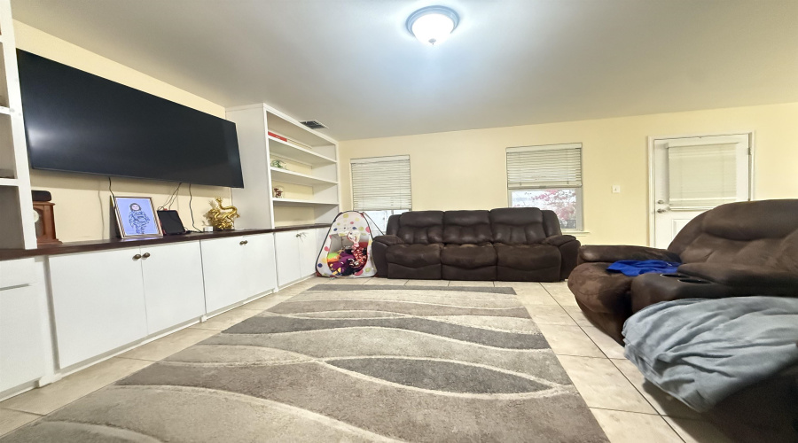 4703 Rock Creek Cir, Laredo, Texas 78041, 3 Bedrooms Bedrooms, 5 Rooms Rooms,2 BathroomsBathrooms,Residential,For Sale,4703 Rock Creek Cir,20260361