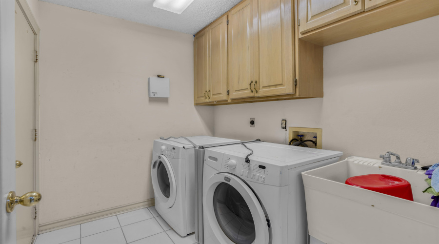 3004 Crest Oak Cir, Laredo, Texas 78045, 4 Bedrooms Bedrooms, 7 Rooms Rooms,2 BathroomsBathrooms,Residential,For Sale,3004 Crest Oak Cir,20260364