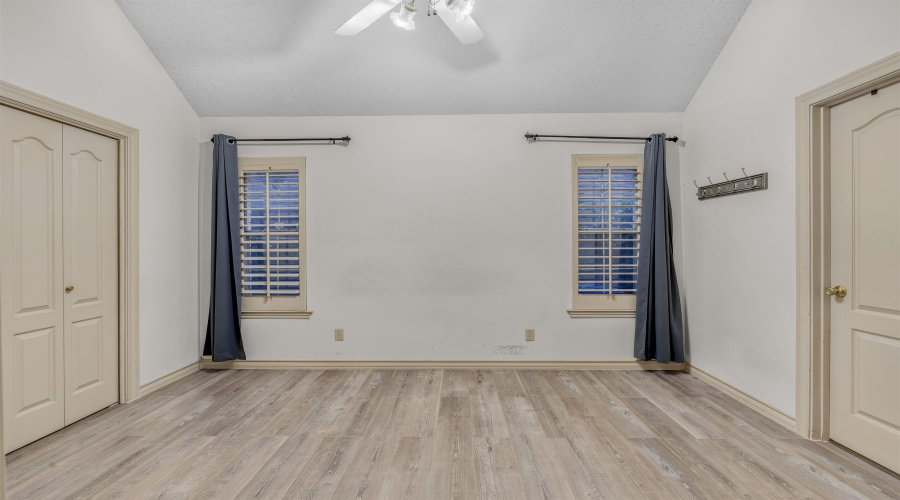 3004 Crest Oak Cir, Laredo, Texas 78045, 4 Bedrooms Bedrooms, 7 Rooms Rooms,2 BathroomsBathrooms,Residential,For Sale,3004 Crest Oak Cir,20260364