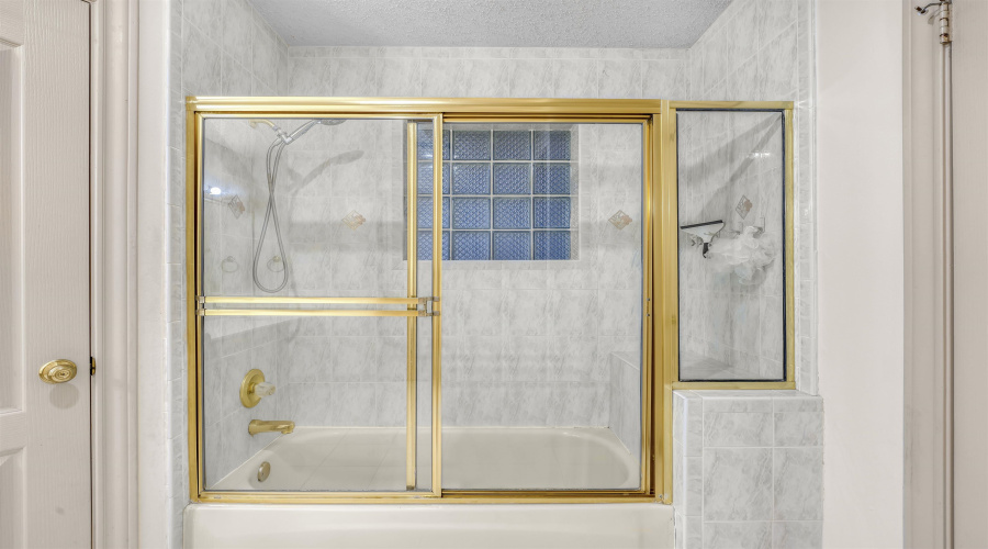 3004 Crest Oak Cir, Laredo, Texas 78045, 4 Bedrooms Bedrooms, 7 Rooms Rooms,2 BathroomsBathrooms,Residential,For Sale,3004 Crest Oak Cir,20260364