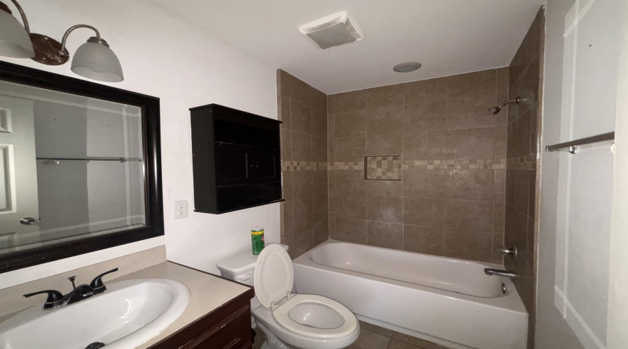 803 Fremont St, Laredo, Texas 78040, 2 Bedrooms Bedrooms, 4 Rooms Rooms,2 BathroomsBathrooms,Residential,For Rent,803 Fremont St,20260365