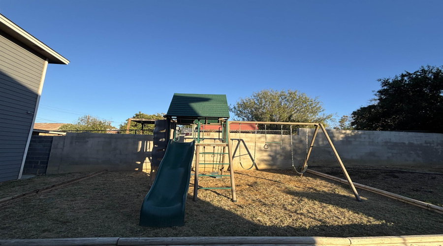 803 Fremont St, Laredo, Texas 78040, 2 Bedrooms Bedrooms, 4 Rooms Rooms,2 BathroomsBathrooms,Residential,For Rent,803 Fremont St,20260365