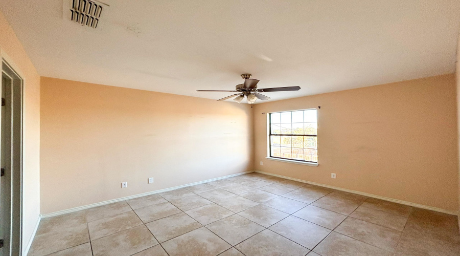 803 Fremont St, Laredo, Texas 78040, 2 Bedrooms Bedrooms, 4 Rooms Rooms,2 BathroomsBathrooms,Residential,For Rent,803 Fremont St,20260365