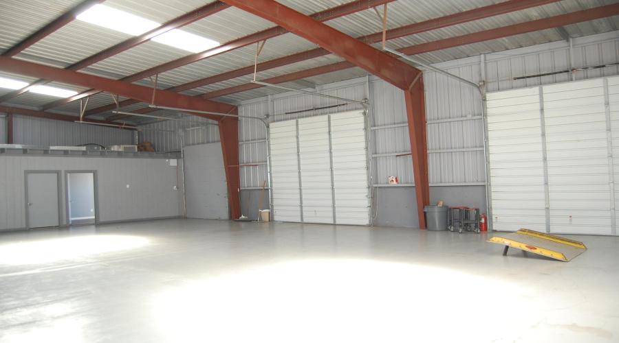 14211 Distribution Ave, LAREDO, Texas 78045-7901, 1 Bedroom Bedrooms, 1 Room Rooms,1 BathroomBathrooms,Commercial/industrial,For Rent,14211 Distribution Ave,20260374