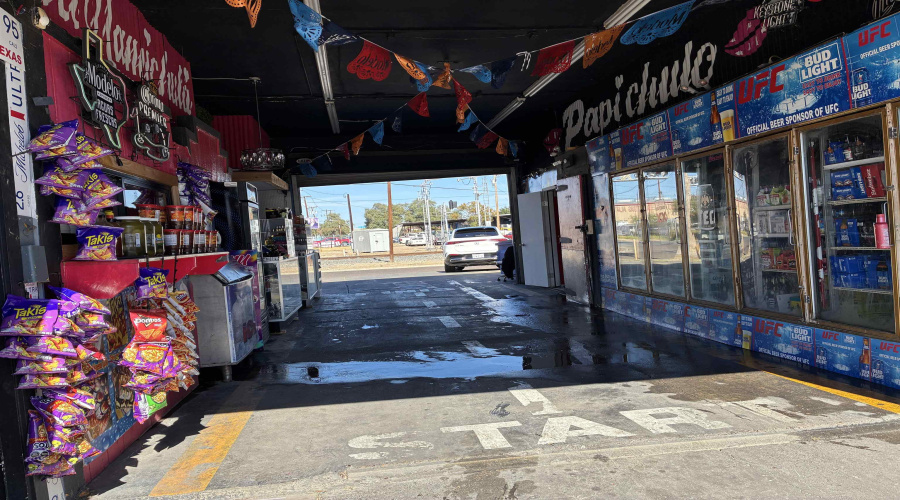 2802 Chihuahua St, LAREDO, Texas 78043, 1 Room Rooms,1 BathroomBathrooms,Commercial retail/office,For Sale,2802 Chihuahua St,20260372