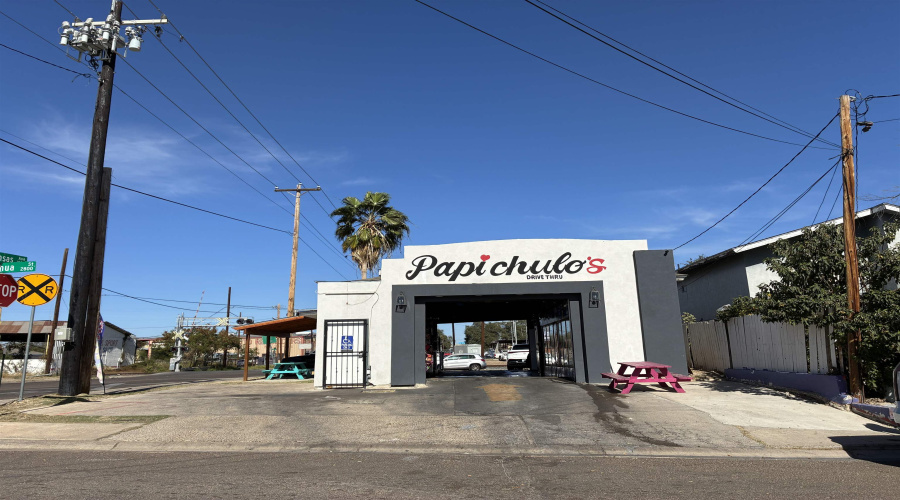 2802 Chihuahua St, LAREDO, Texas 78043, 1 Room Rooms,1 BathroomBathrooms,Commercial retail/office,For Sale,2802 Chihuahua St,20260372