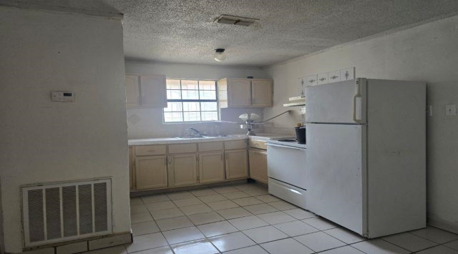 2016 S India Ave, Laredo, Texas 78046, ,Multi-family,For Sale,2016 S India Ave,20260373