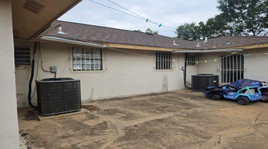 2016 S India Ave, Laredo, Texas 78046, ,Multi-family,For Sale,2016 S India Ave,20260373