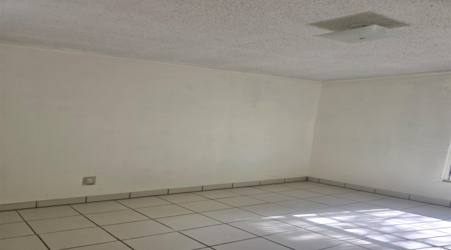 2016 S India Ave, Laredo, Texas 78046, 3 Bedrooms Bedrooms, 5 Rooms Rooms,1 BathroomBathrooms,Residential,For Rent,2016 S India Ave,20260369