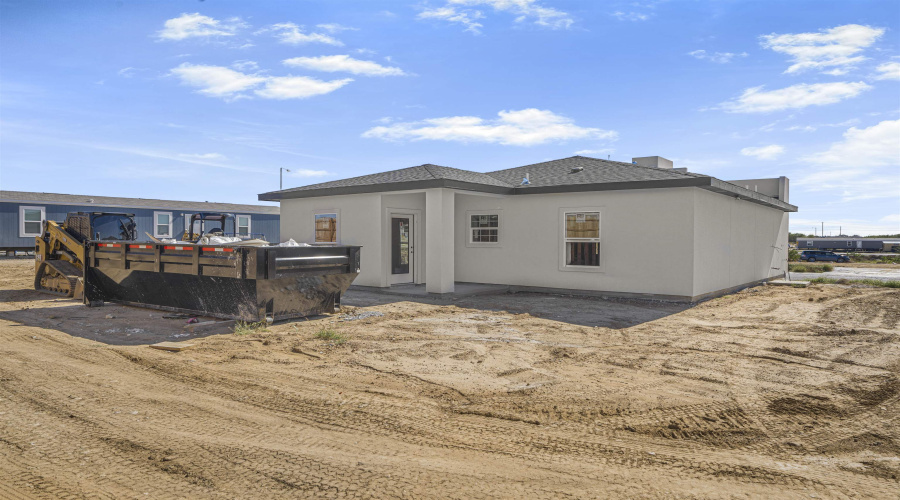 114 Mi Ranchito St., LAREDO, Texas 78046, 3 Bedrooms Bedrooms, 5 Rooms Rooms,2 BathroomsBathrooms,Residential,For Sale,114 Mi Ranchito St.,20260371