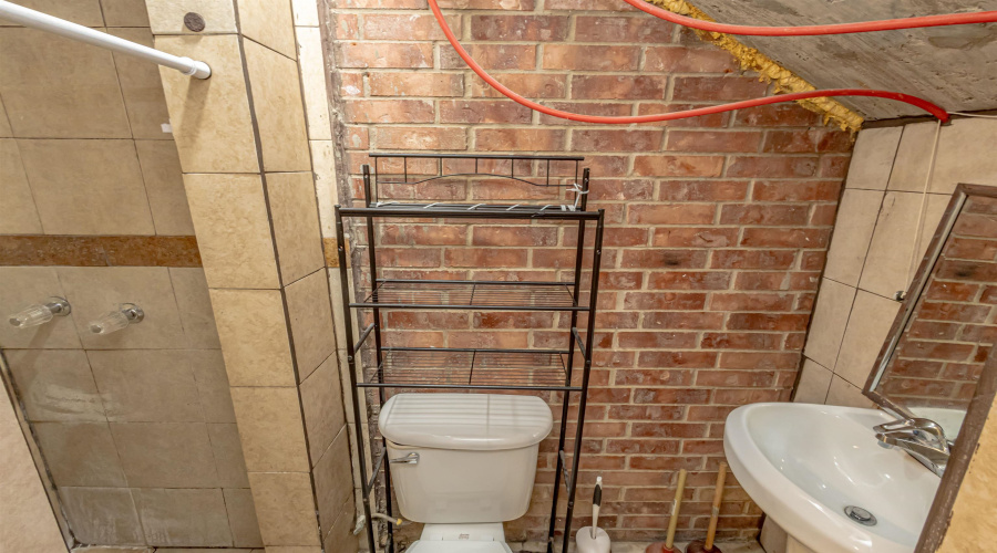 3012 St Isaac Lp, Laredo, Texas 78046, 6 Bedrooms Bedrooms, 8 Rooms Rooms,3 BathroomsBathrooms,Residential,For Sale,3012 St Isaac Lp,20260376