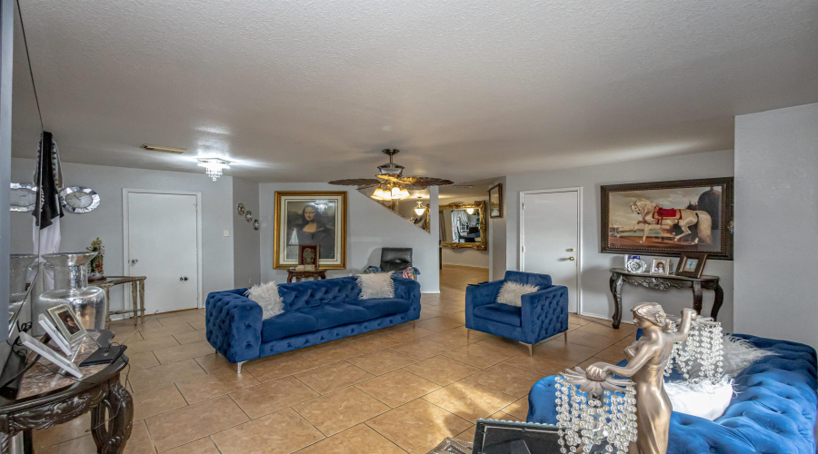 3012 St Isaac Lp, Laredo, Texas 78046, 6 Bedrooms Bedrooms, 8 Rooms Rooms,3 BathroomsBathrooms,Residential,For Sale,3012 St Isaac Lp,20260376