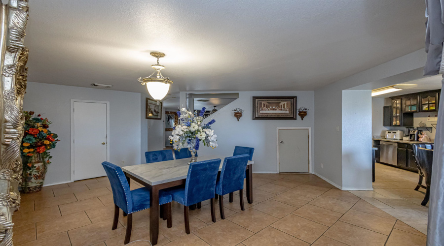 3012 St Isaac Lp, Laredo, Texas 78046, 6 Bedrooms Bedrooms, 8 Rooms Rooms,3 BathroomsBathrooms,Residential,For Sale,3012 St Isaac Lp,20260376