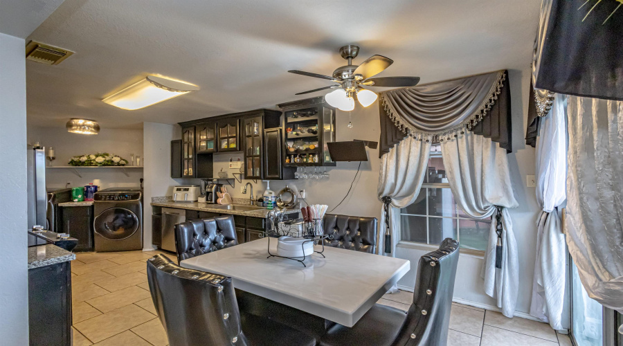 3012 St Isaac Lp, Laredo, Texas 78046, 6 Bedrooms Bedrooms, 8 Rooms Rooms,3 BathroomsBathrooms,Residential,For Sale,3012 St Isaac Lp,20260376