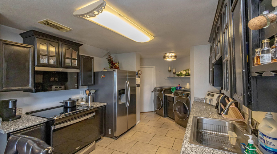 3012 St Isaac Lp, Laredo, Texas 78046, 6 Bedrooms Bedrooms, 8 Rooms Rooms,3 BathroomsBathrooms,Residential,For Sale,3012 St Isaac Lp,20260376