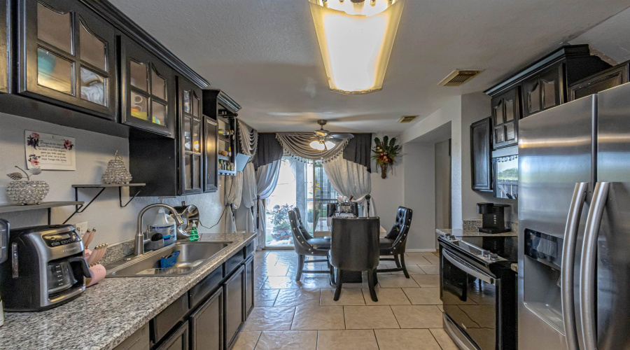 3012 St Isaac Lp, Laredo, Texas 78046, 6 Bedrooms Bedrooms, 8 Rooms Rooms,3 BathroomsBathrooms,Residential,For Sale,3012 St Isaac Lp,20260376