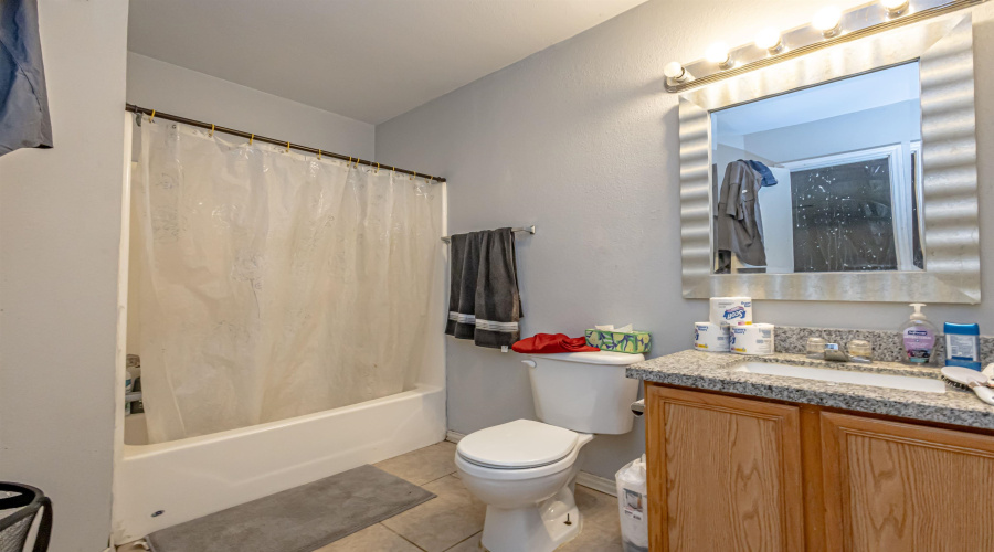 3012 St Isaac Lp, Laredo, Texas 78046, 6 Bedrooms Bedrooms, 8 Rooms Rooms,3 BathroomsBathrooms,Residential,For Sale,3012 St Isaac Lp,20260376