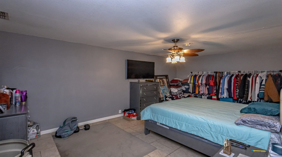 3012 St Isaac Lp, Laredo, Texas 78046, 6 Bedrooms Bedrooms, 8 Rooms Rooms,3 BathroomsBathrooms,Residential,For Sale,3012 St Isaac Lp,20260376