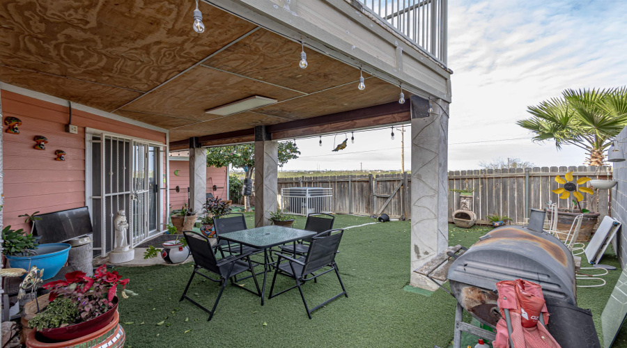 3012 St Isaac Lp, Laredo, Texas 78046, 6 Bedrooms Bedrooms, 8 Rooms Rooms,3 BathroomsBathrooms,Residential,For Sale,3012 St Isaac Lp,20260376