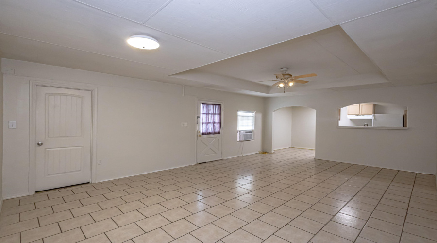 3012 St Isaac Lp, Laredo, Texas 78046, 6 Bedrooms Bedrooms, 8 Rooms Rooms,3 BathroomsBathrooms,Residential,For Sale,3012 St Isaac Lp,20260376