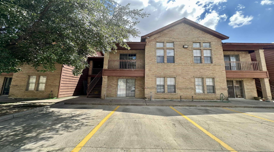 9802 Cantera Ct, Laredo, Texas 78045, 2 Bedrooms Bedrooms, 4 Rooms Rooms,2 BathroomsBathrooms,Residential,For Sale,9802 Cantera Ct,20253148