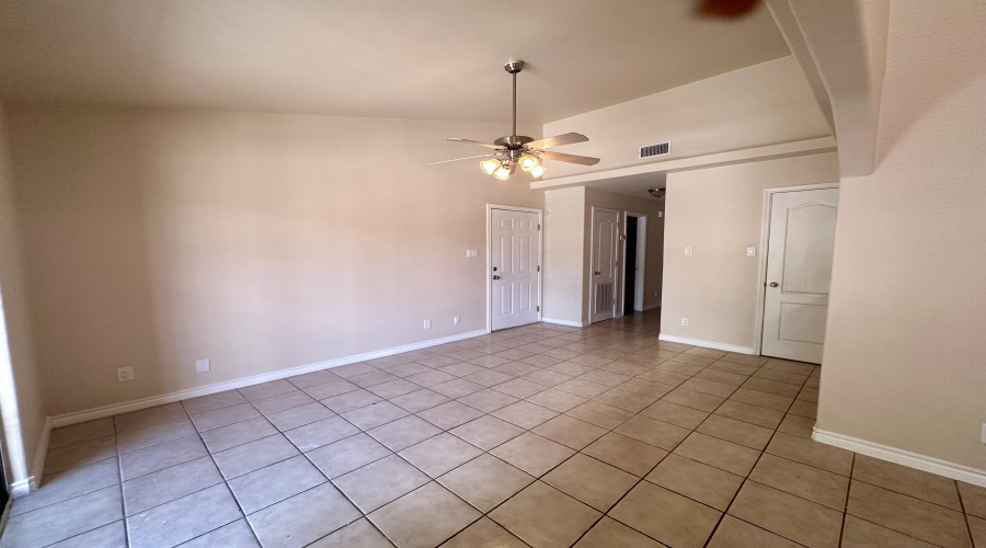9802 Cantera Ct, Laredo, Texas 78045, 2 Bedrooms Bedrooms, 4 Rooms Rooms,2 BathroomsBathrooms,Residential,For Rent,9802 Cantera Ct,20260377